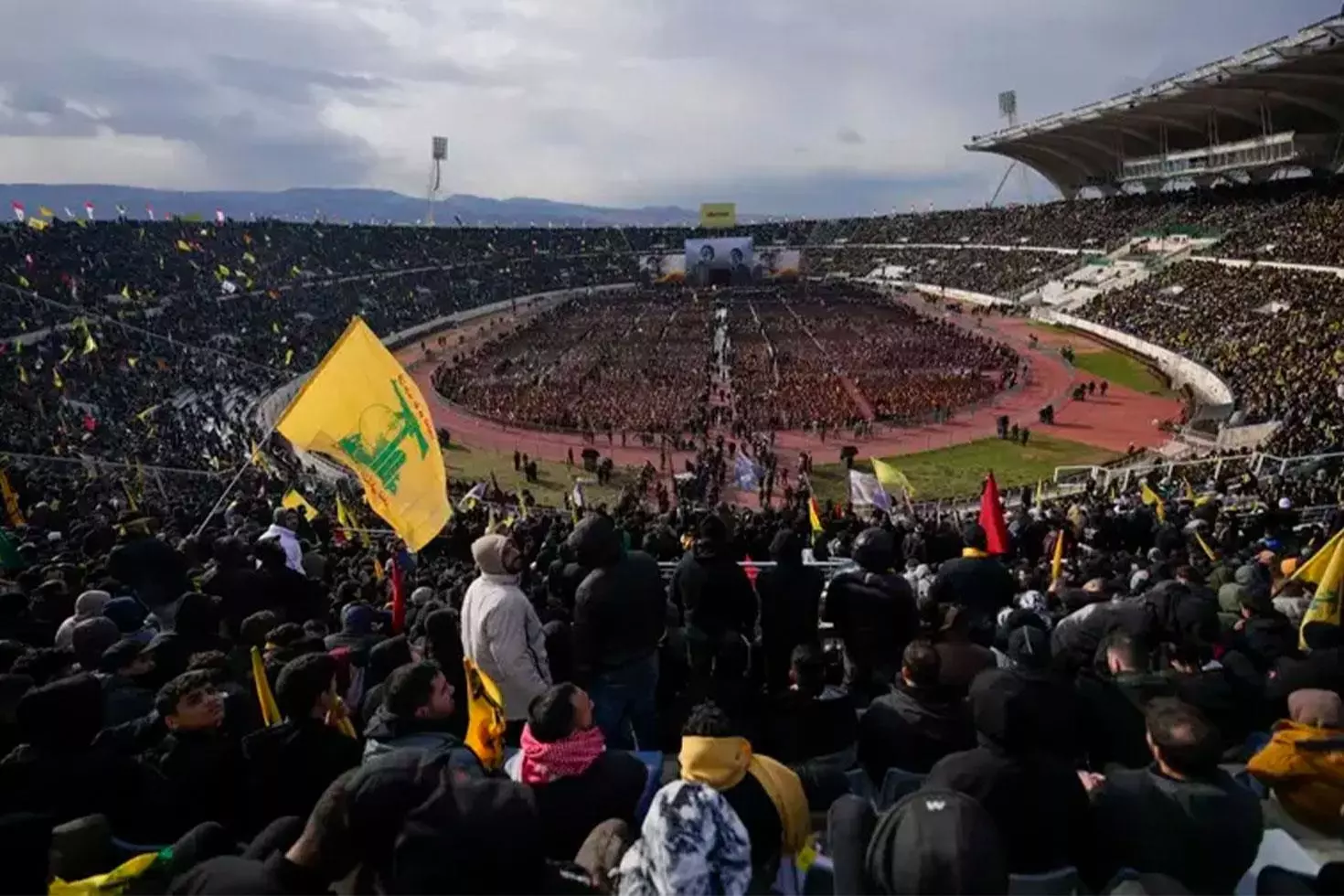 İsrail'den cenaze töreni sırasında Hizbullah'a gözdağı