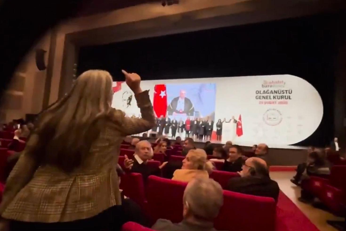 İstanbul Barosu Genel Kurulu'nda yabancı ülke temsilcileri Türkiye'yi hedef aldı, tepki gecikmedi