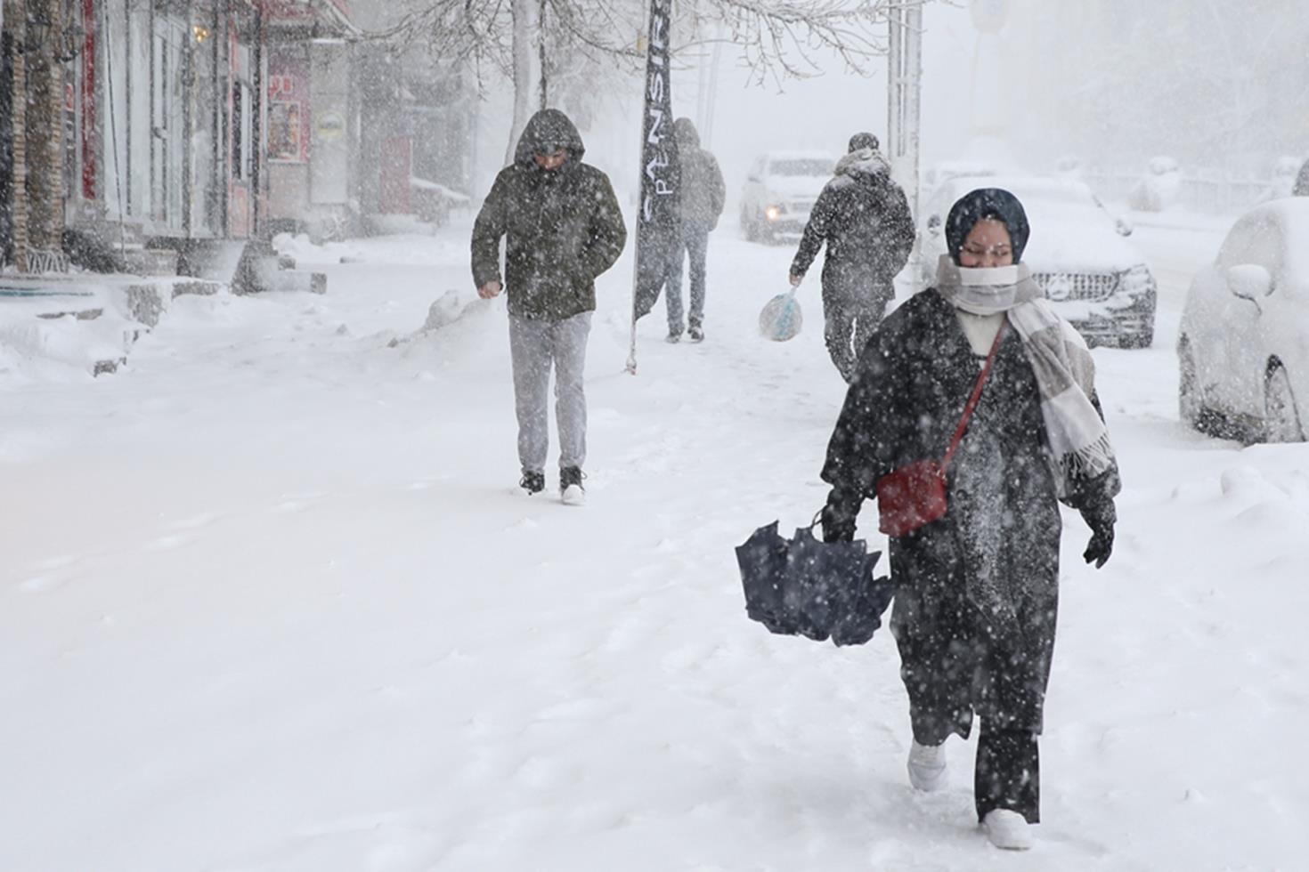 Kar yağışı terk etmiyor! Meteoroloji'den yeni uyarı