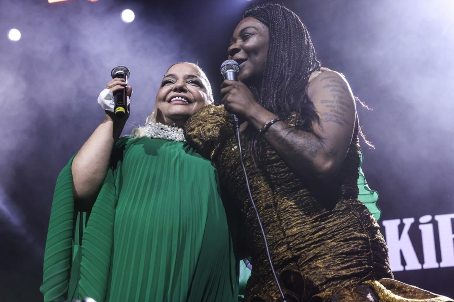 Kibariye ile Buika'dan tarihi konser: Sevdam Ağlıyor şarkısını seslendirdiler