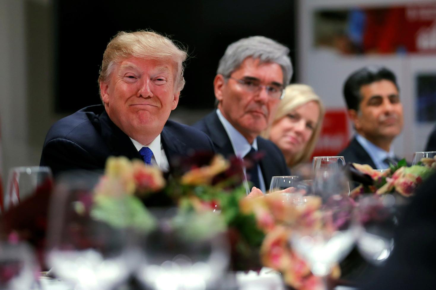 Trump ile akşam yemeğine çıkmanın bedeli 182 milyon TL