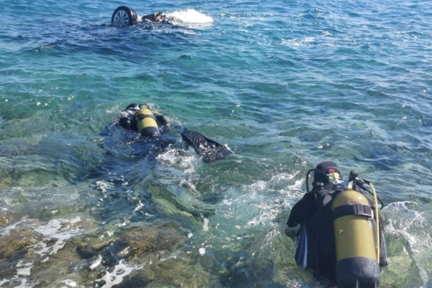 İzmir'de denize düşen otomobilde 1 kişi öldü