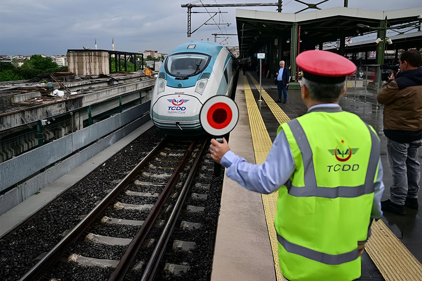 Yeni evli çiftlere ve ailelere tren biletlerinde yüzde 50'ye varan indirim