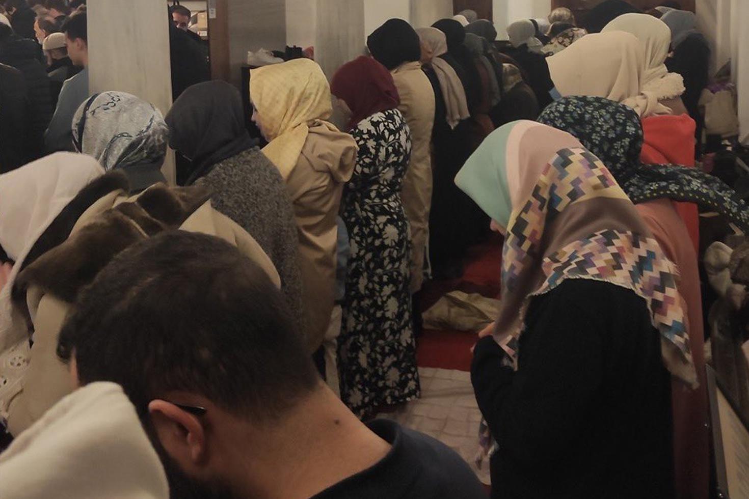 Üsküdar Kaymakamlığı, camideki tartışma yaratan görüntülere inceleme başlattı