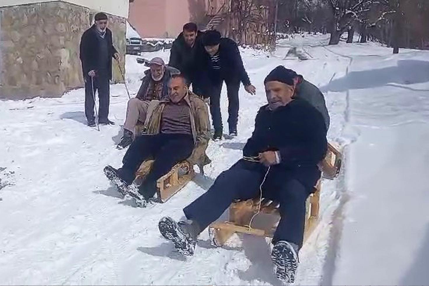 Erzurum'da yaşlıların Benim kızağım kavgası: Senin gözlerin görmüyor kardeş, yaşın geçti