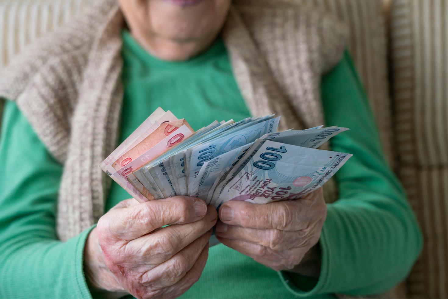 16 milyon emeklinin beklediği bayram ikramiyesi belli oldu