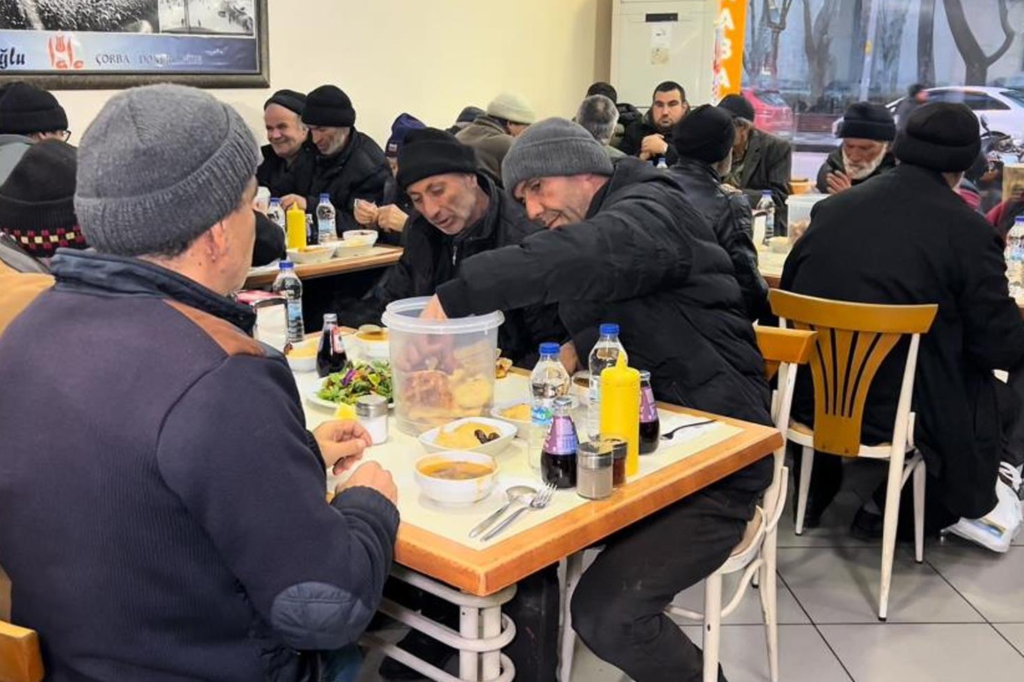Bu restoranda 17 yıldır iftar menüsü ücretsiz