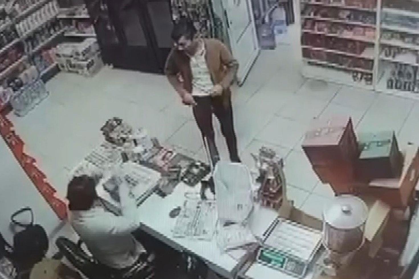 Markette mide bulandıran olay! Kasada bulunan kadına cinsel organını gösterdi