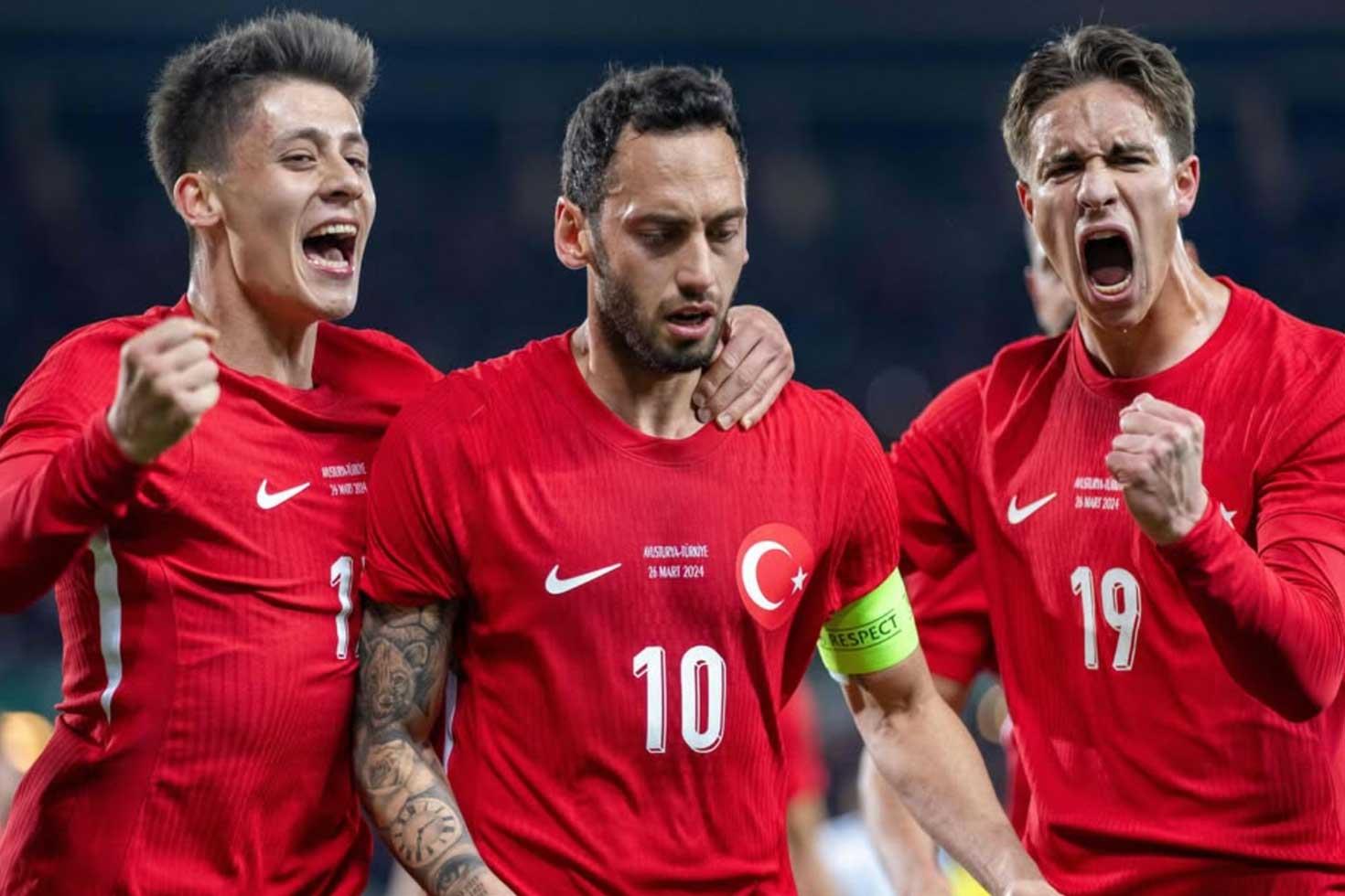 Hakan Çalhanoğlu'nun yanına bir Türk daha