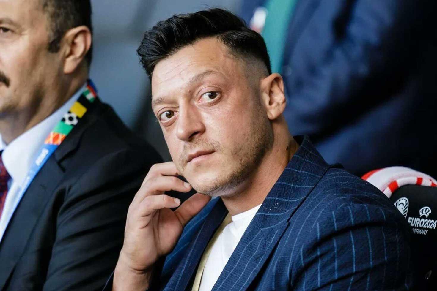 Almanlar Mesut Özil'i sildi: İzlediği yol değerlerimizle örtüşmüyor