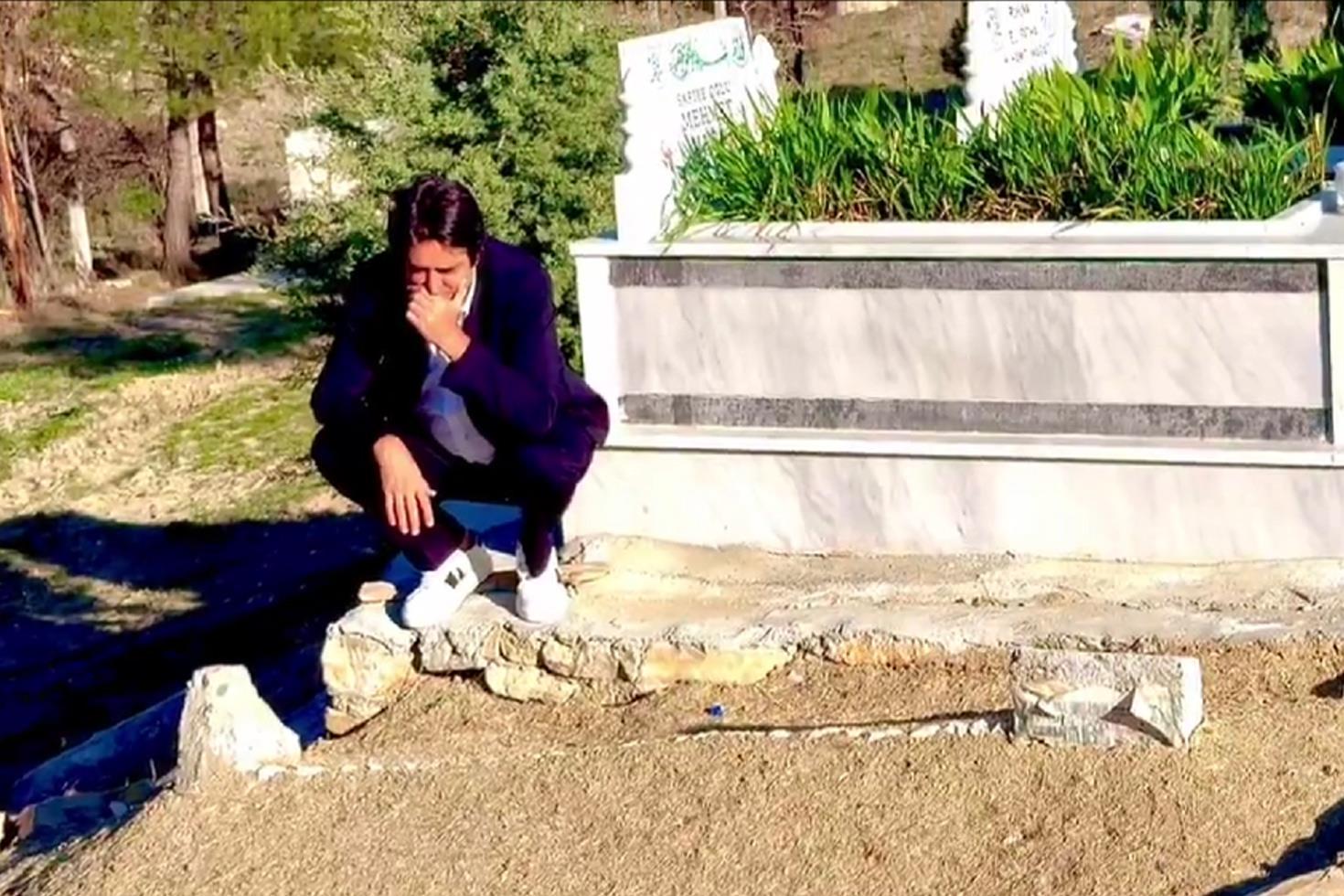 Mahsun Kırmızıgül, cenazesine gidemediği ismin mezarı başında hüngür hüngür ağladı