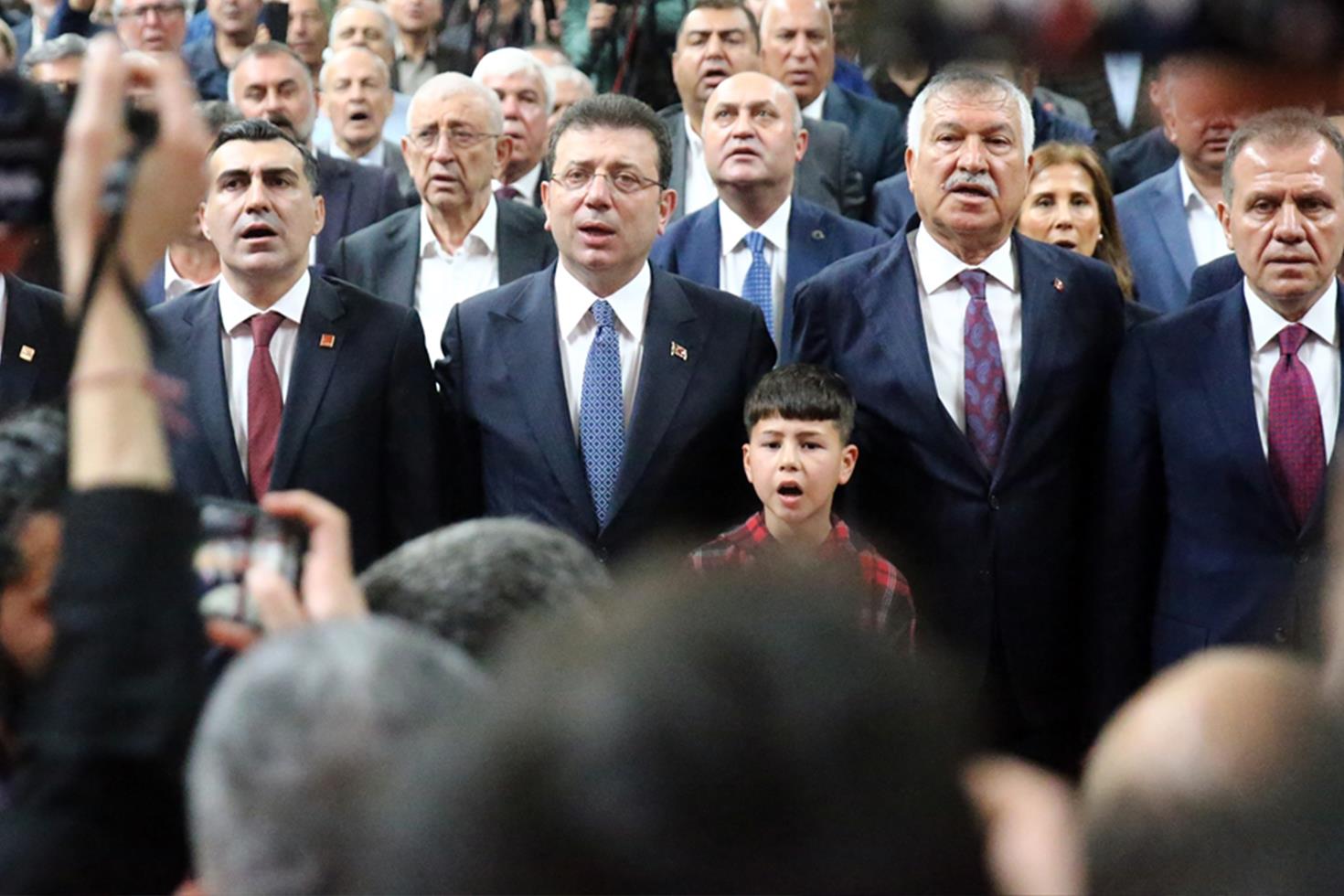 CHP İmamoğlu için sokaklara iniyor
