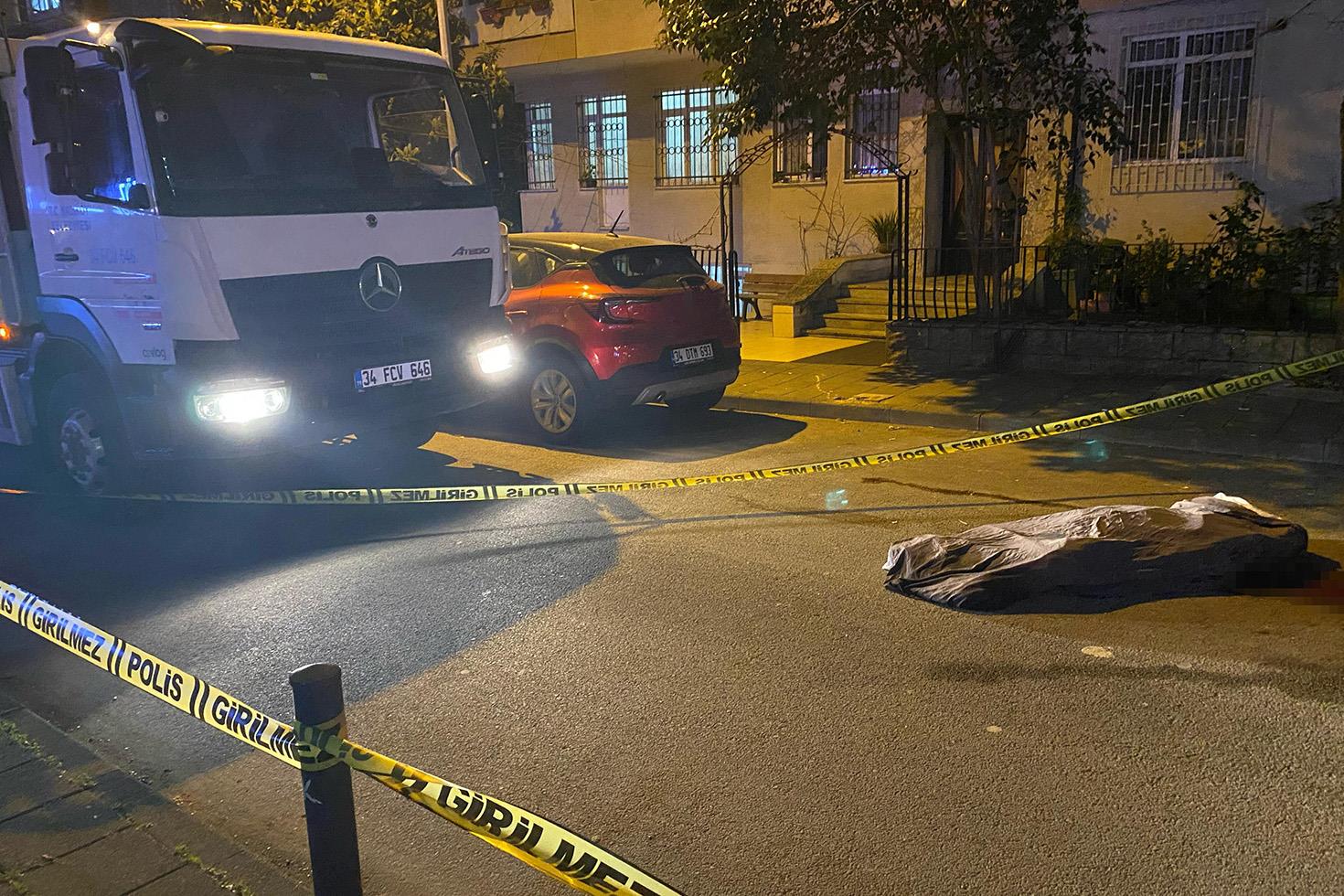 Kadıköy'de çöp kamyonunun altında kalan yaşlı kadın hayatını kaybetti