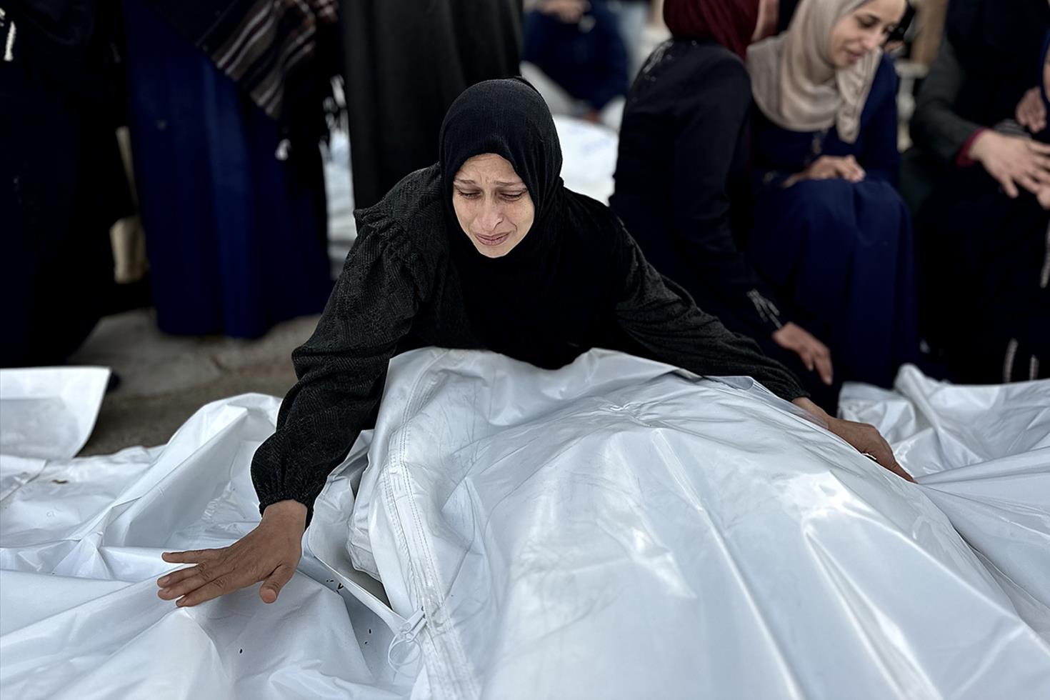 İsrail'in Gazze saldırısında hayatını kaybedenlerin sayısı 400'ü geçti