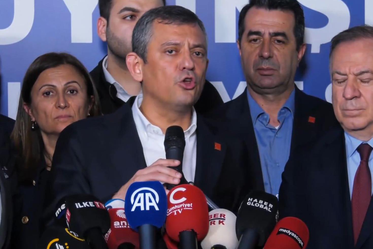 Özel'den sürpriz İmamoğlu kararı: Serbest kalana kadar buradan ayrılmayacağız
