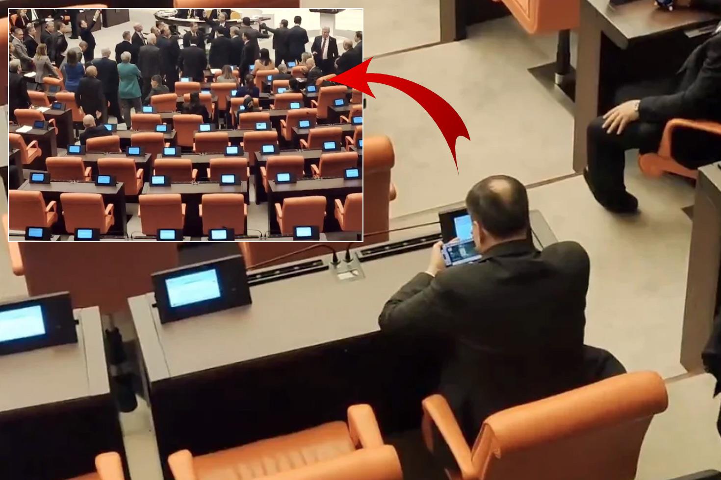 Meclis'te kıyamet koparken batak oynayan vekilin rahatlığı pes dedirtti