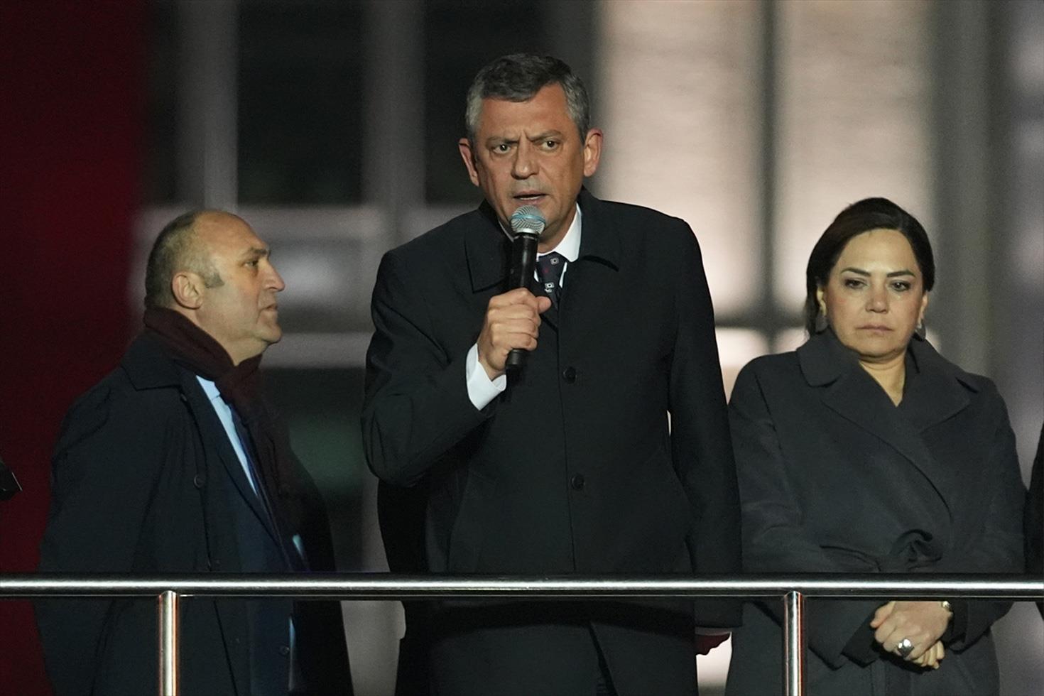 Özgür Özel'den 2 bakana sokak yanıtı: Demokratik tepkiye saygı duyacaksınız