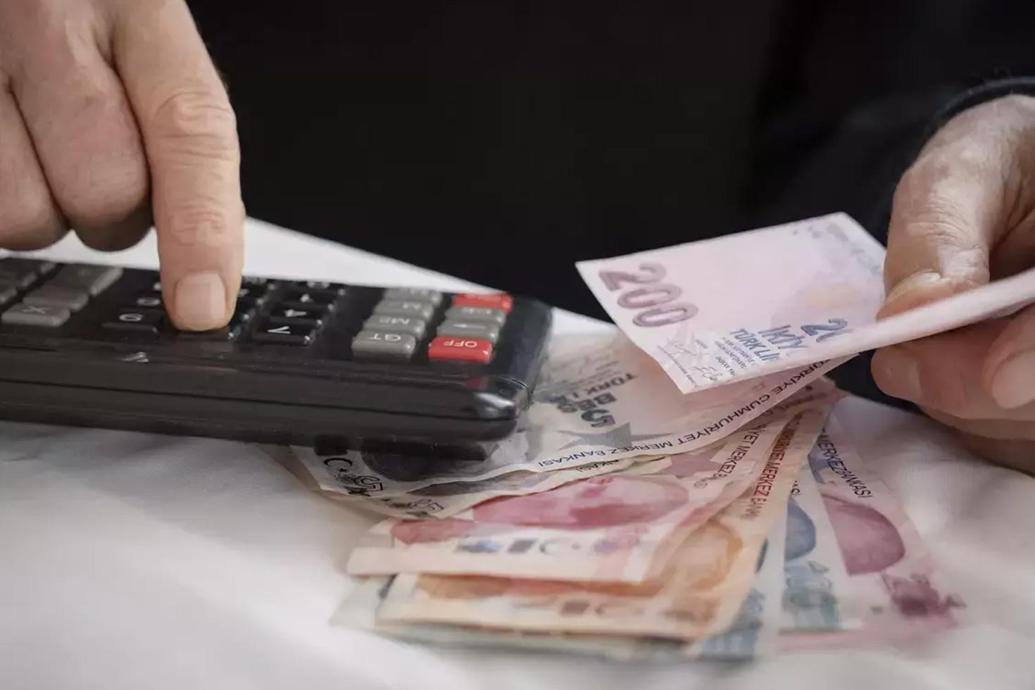 Emeklinin bayram ikramiyesi hesaplara yatıyor! İşte ödenecek meblağ