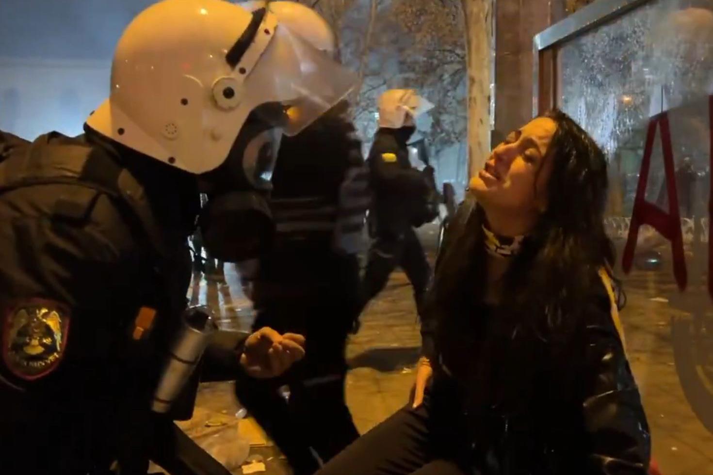 Polis ile Canım yanıyor diyen eylemci arasındaki diyalog dikkat çekti