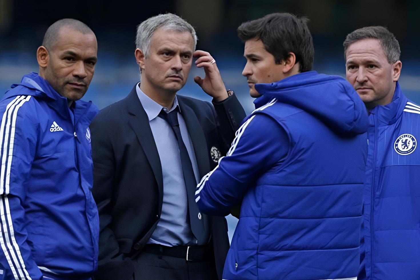 Kader arkadaşları Mourinho ve Morais bu kez karşı karşıya