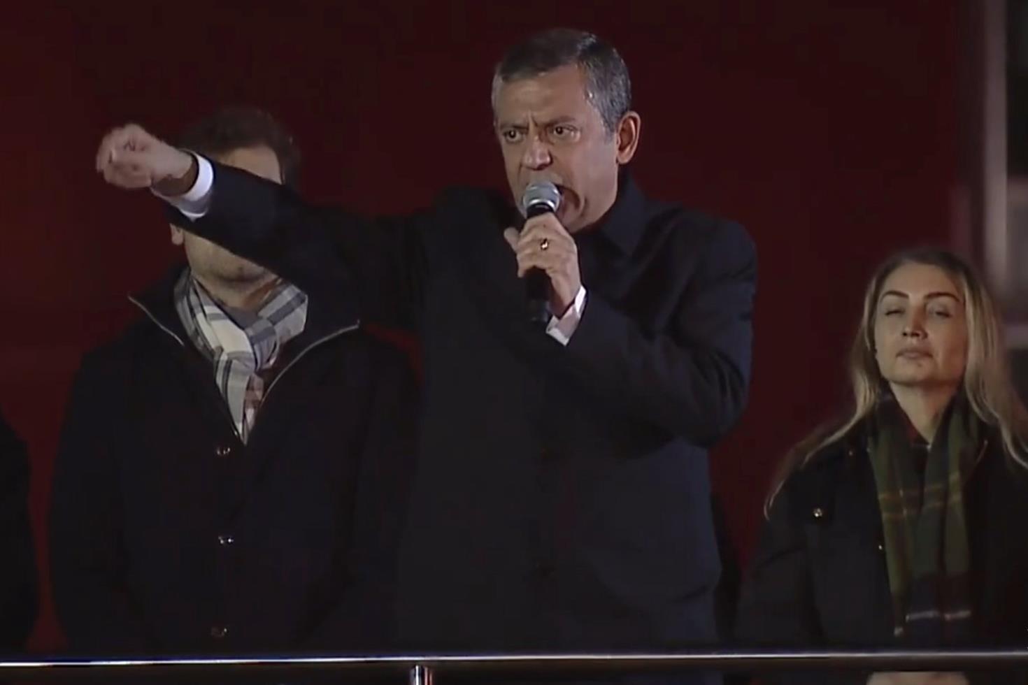 Özgür Özel, İstanbul Valisi Gül'e tehditler savurdu: Senin alnını karışlamayan namerttir
