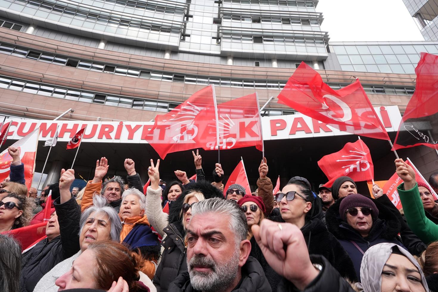 CHP, İmamoğlu'nun Cumhurbaşkanı adayı olmasını oy birliğiyle kararlaştırdı