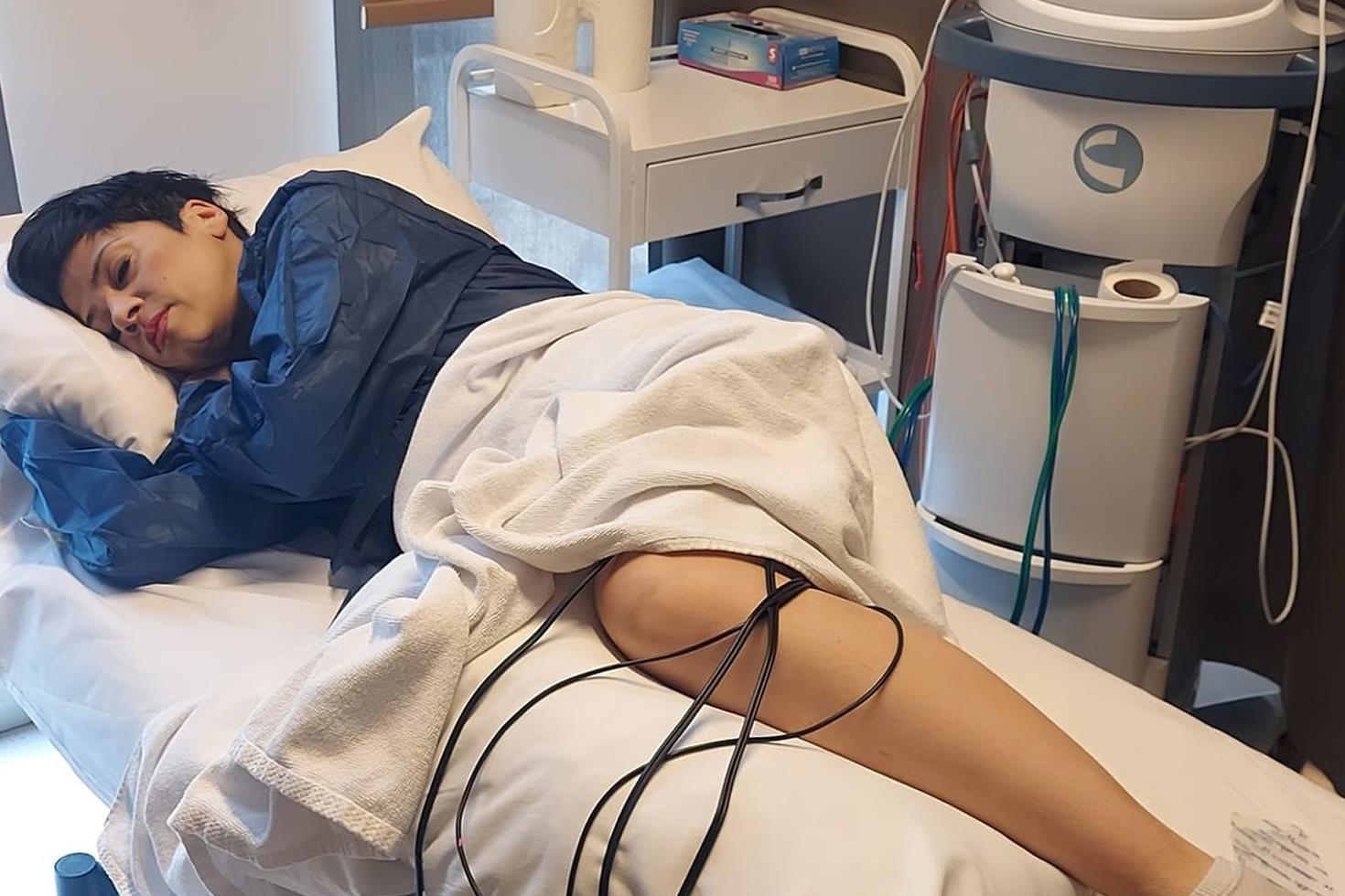 Ünlü şarkıcı hastaneye kaldırıldı! Psikolojik olarak çökmüş durumdayım