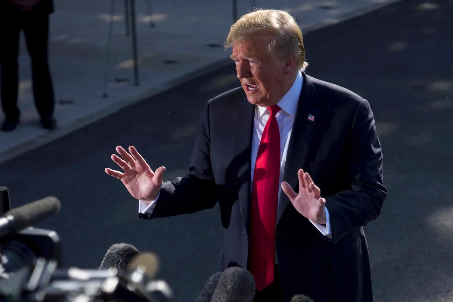 Trump ticaret savaşlarına yeni bir sektörü dahil etti