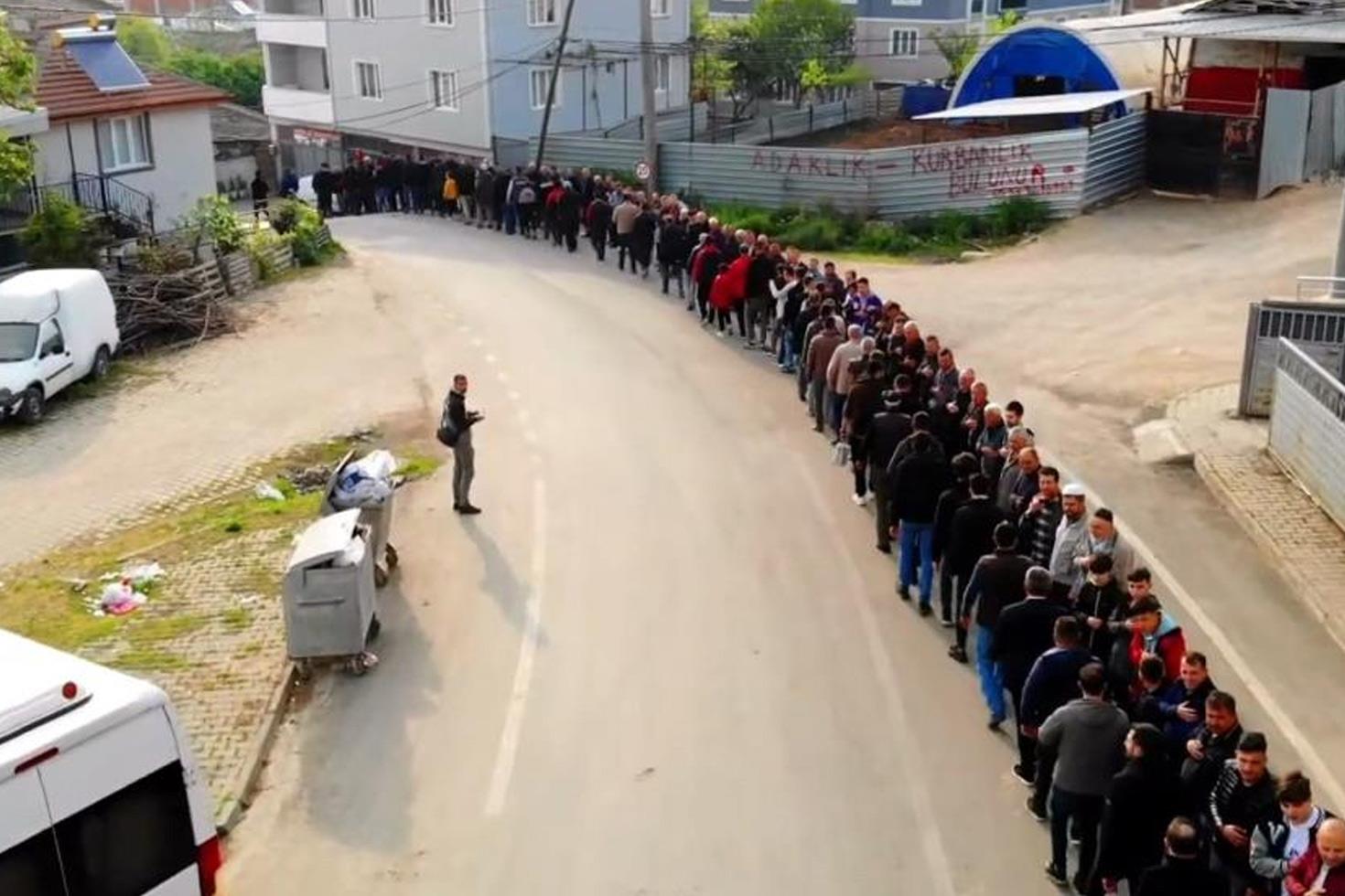 1 kilometrelik bayramlaşma kuyruğu