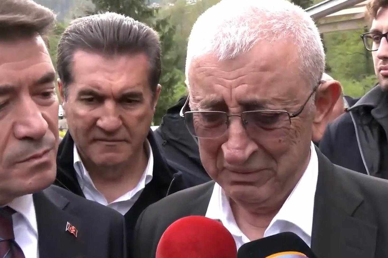 Mikrofon uzatılan İmamoğlu'nun babası gözyaşlarını tutamadı