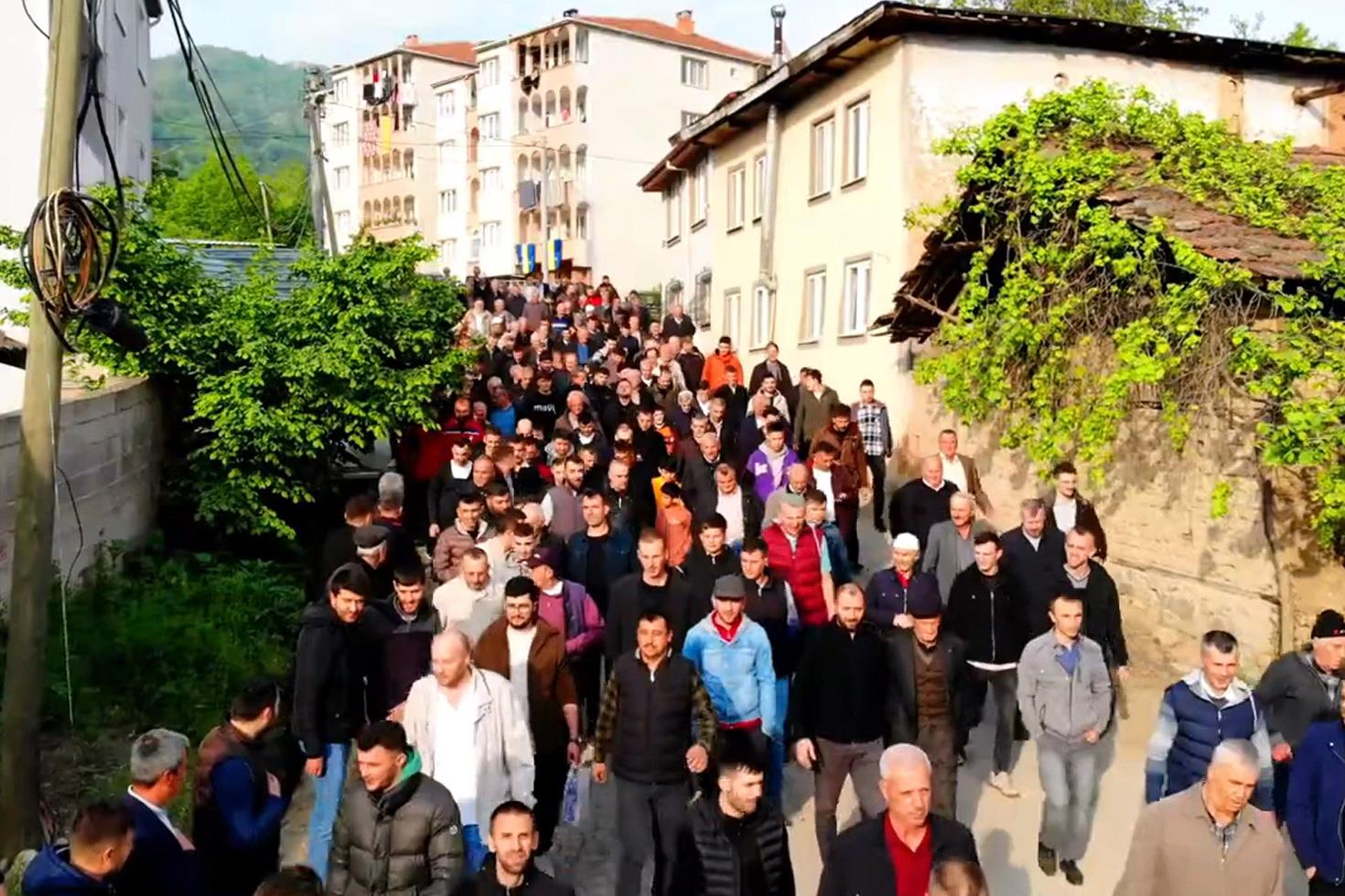Bursa'da bayramlaşma kuyruğu 1 kilometreyi buldu