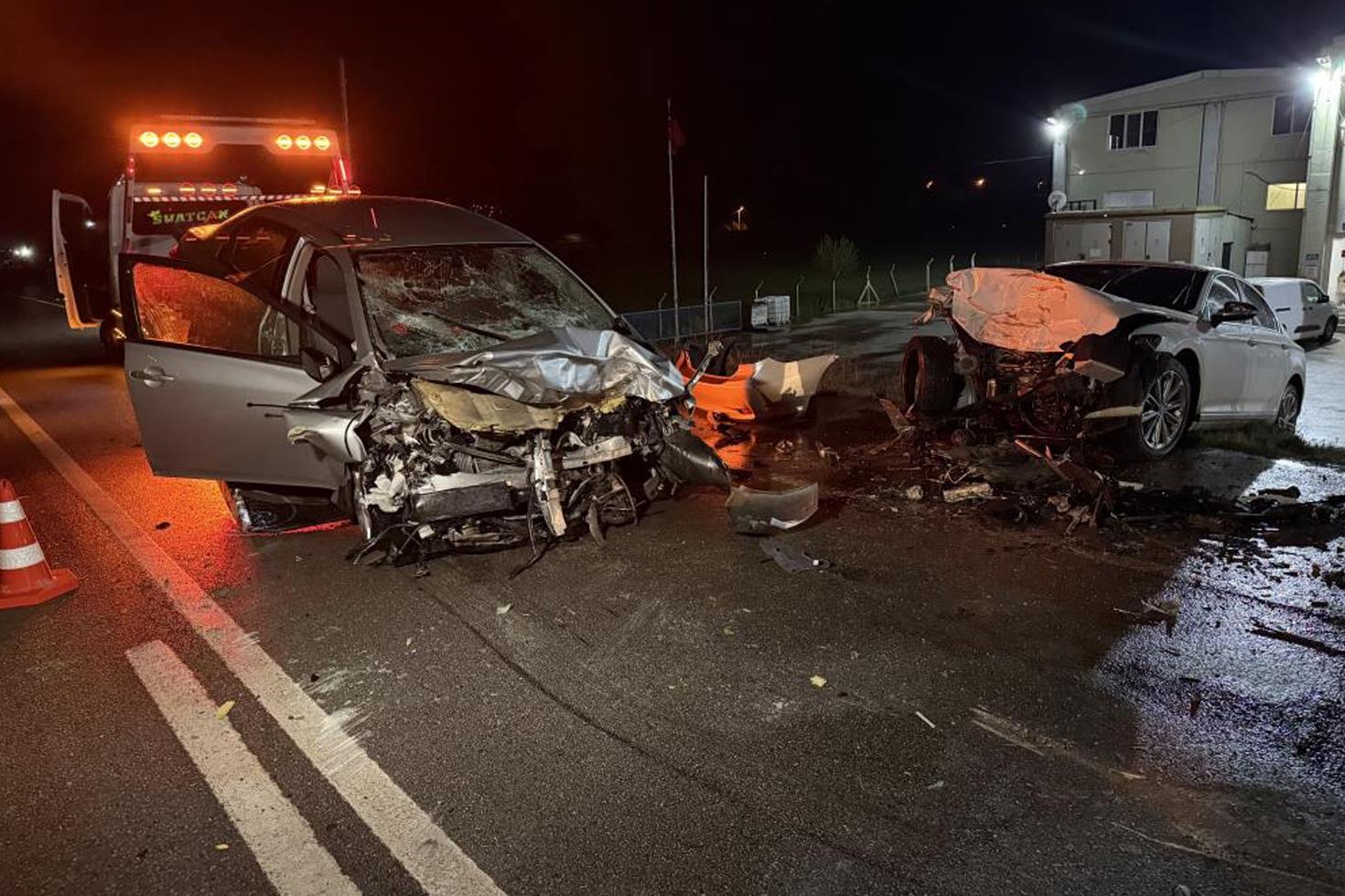Çanakkale'de korkunç kaza! 3 kişi öldü, 1 kişi yaralandı