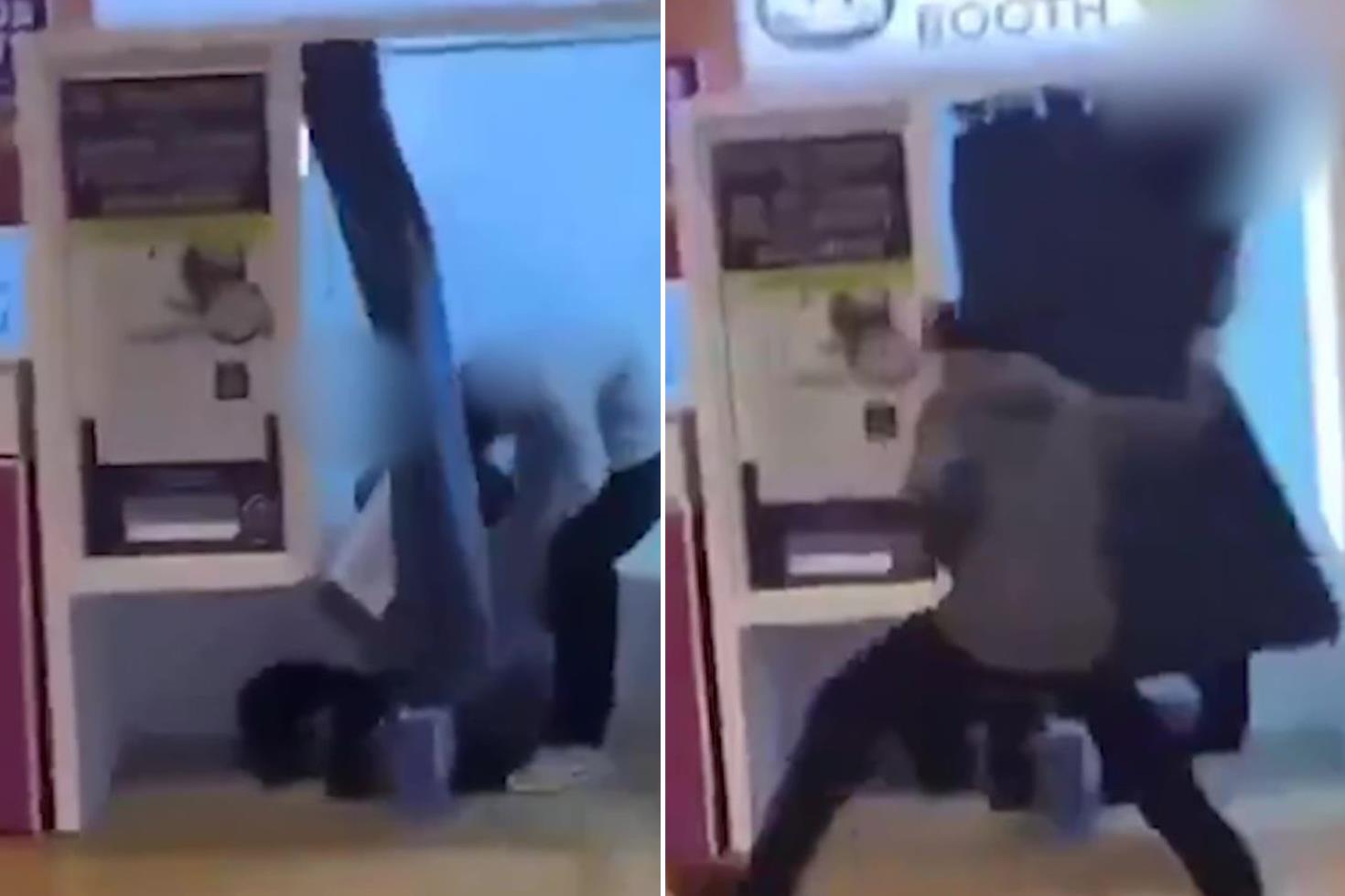 Alışveriş merkezinin foto kabininde cinsel ilişkiye girdiler