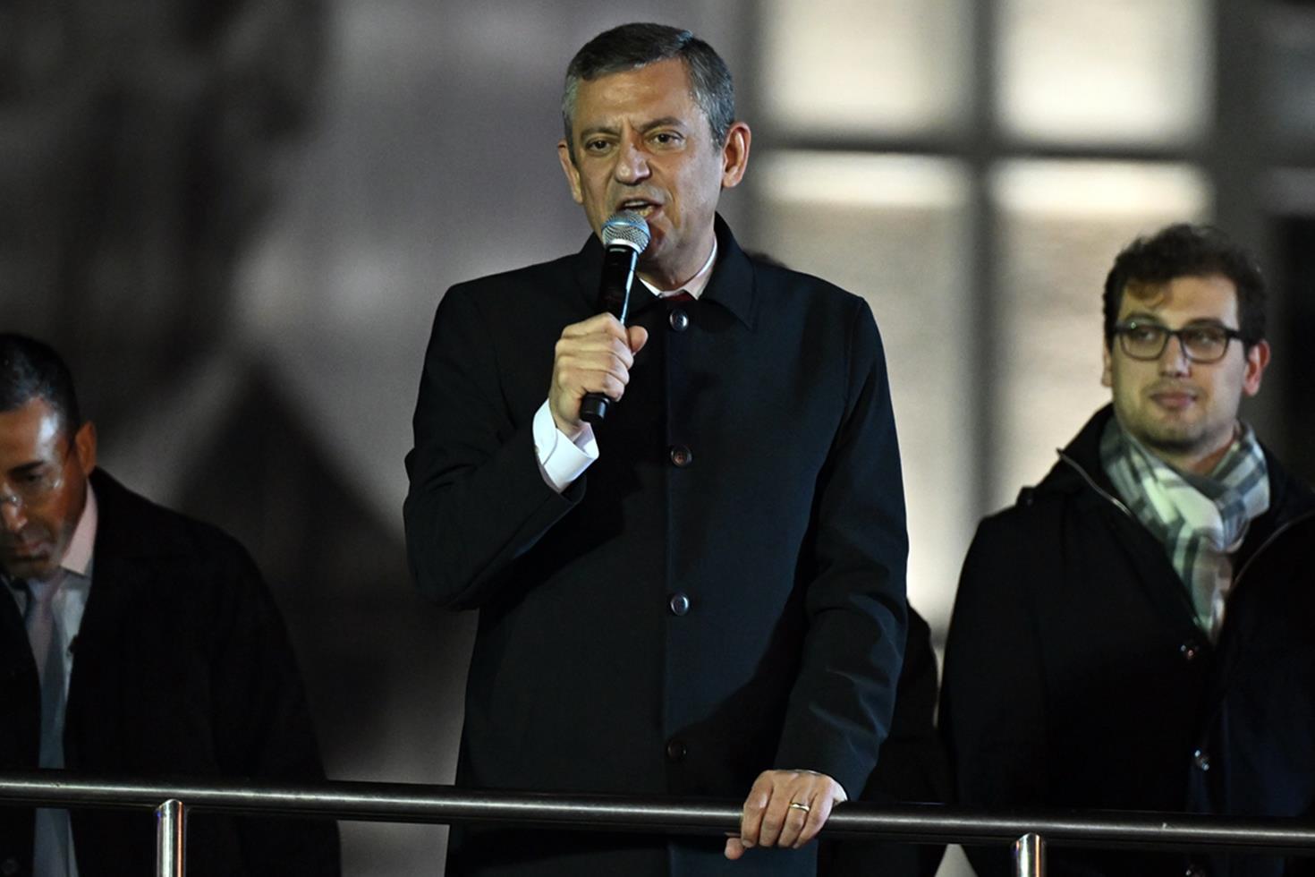 İlk boykot anketinde Özgür Özel'e soğuk duş! Çıkan sonuçlar dikkat çekici