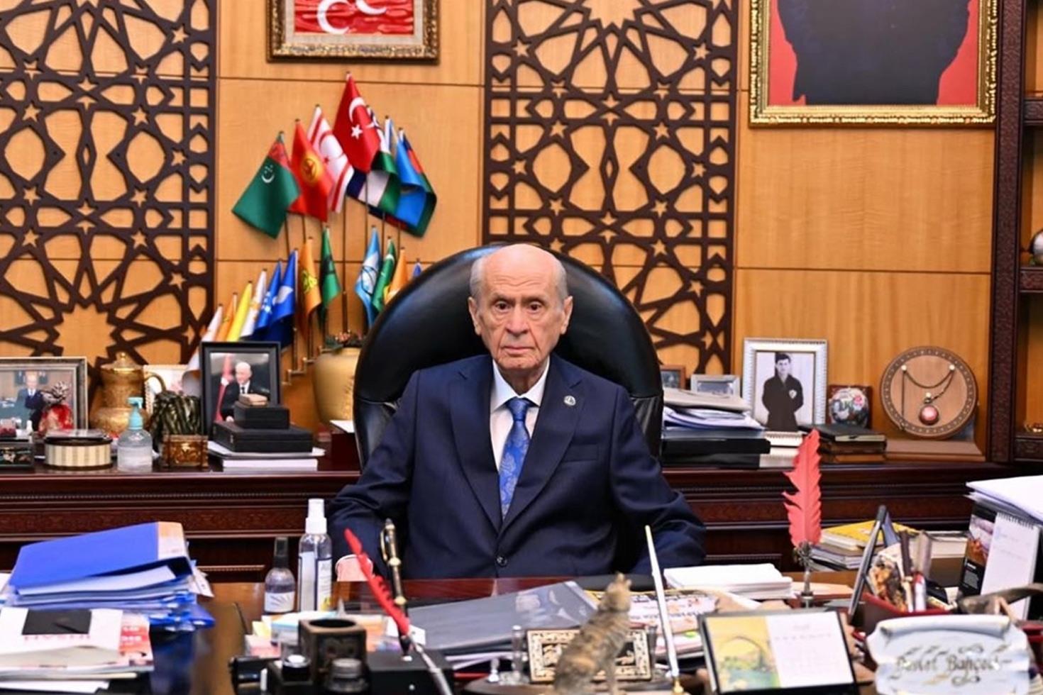 Bahçeli'den makam odasından ilk kare