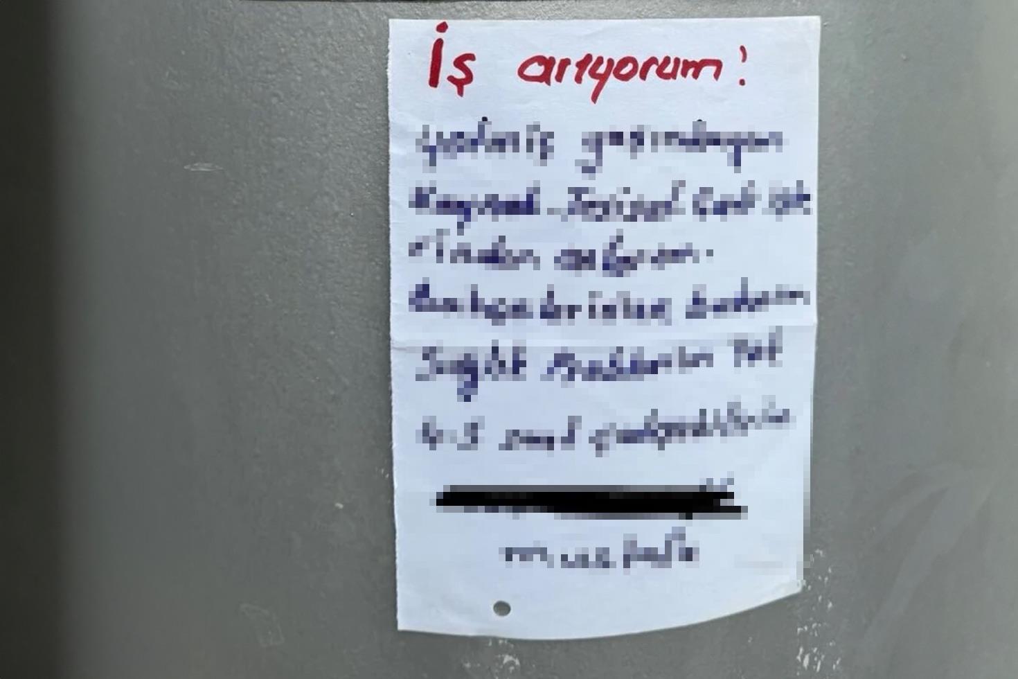 İstanbul'un göbeğinde asılan ilan yürek burktu
