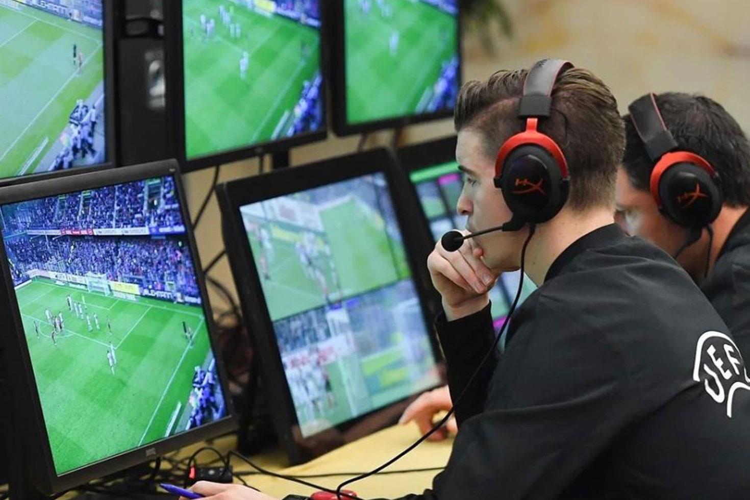Canlı yayında skandal! VAR hakemleri, VAR masasında bahis oynarken yakalandı