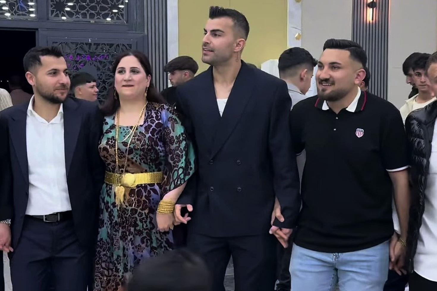 Abdülkerim Bardakçı'dan halay şov