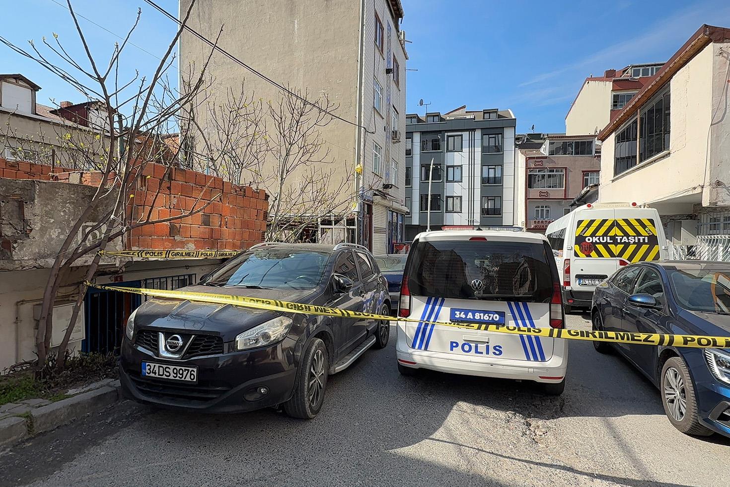 Arnavutköy'de kan donduran cinayet: Tartıştığı arkadaşı tarafından öldürülüp çayırlık alana atıldı