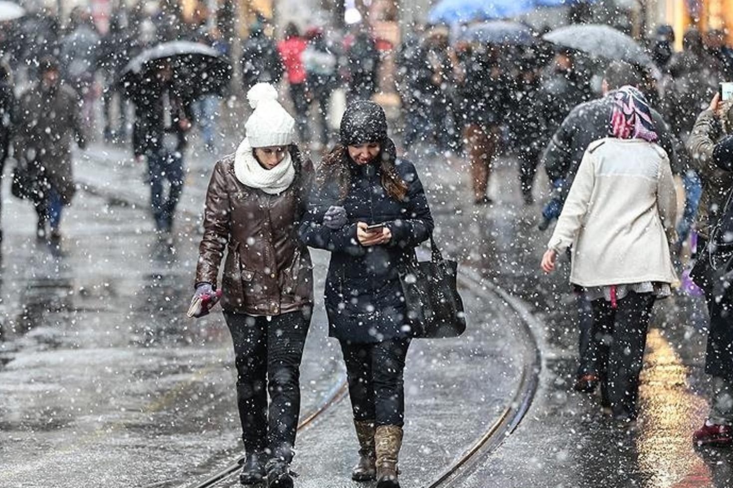 Yeniden kar yağışı geliyor, İstanbul sıfır dereceyi görecek