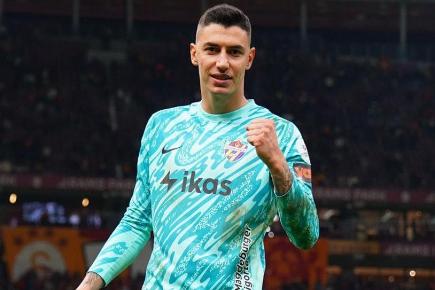 Premier Lig ekibi Berke Özer'e kancayı attı