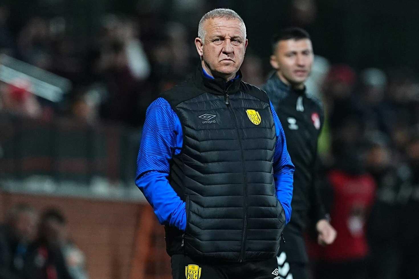 Ankaragücü Teknik Direktörü Mesut Bakkal, maçtan sonra futbolculara sallayıp istifa etti