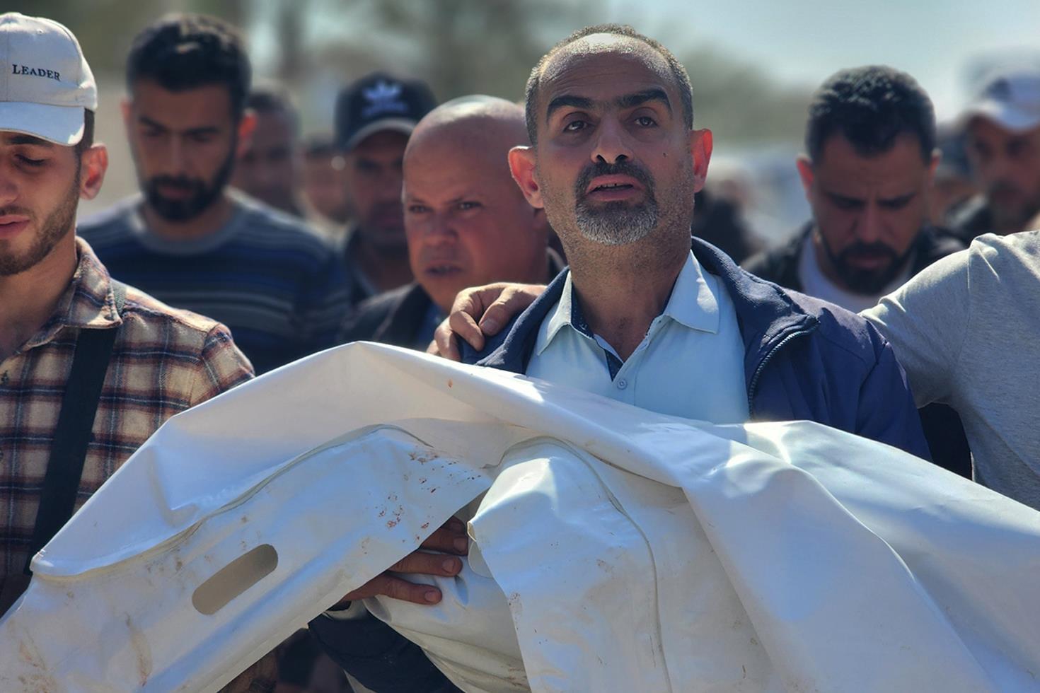 18 yıl aradan sonra sahip oldukları bebeklerini hain saldırıda kaybettiler
