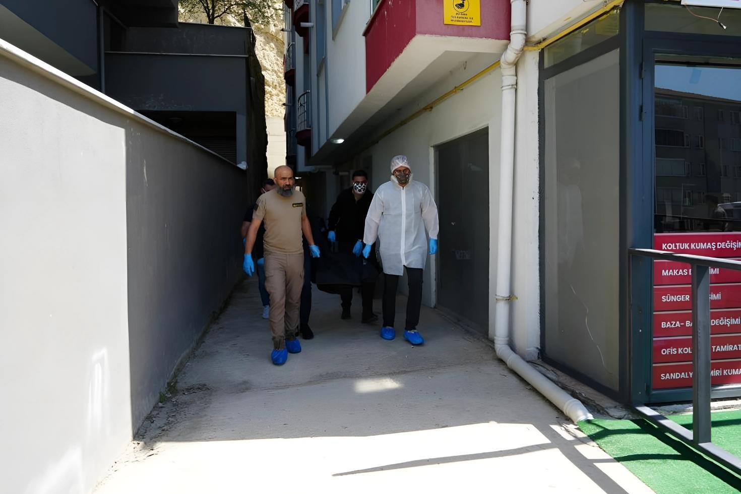 Apartmanı saran kokunun ardından vahşet çıktı