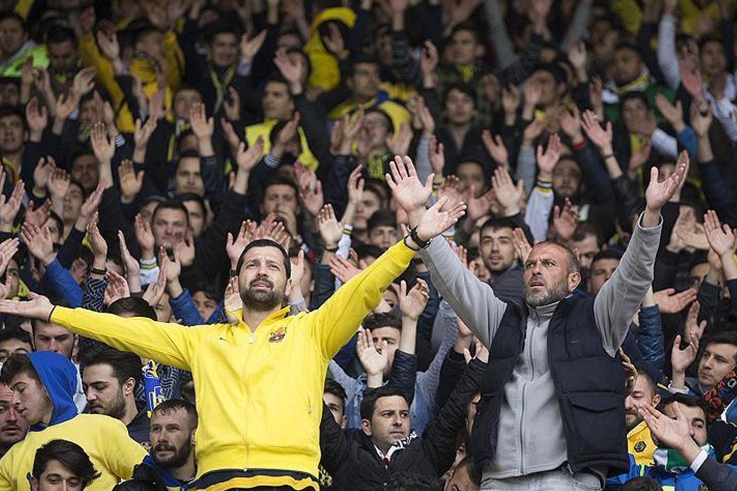 Sekiz ayda beşinci hocayı da gönderdiler