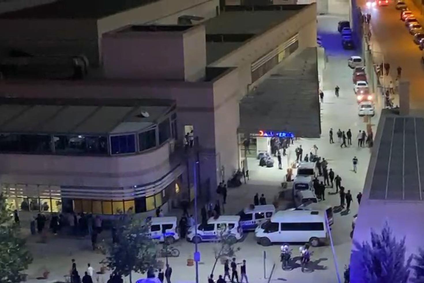 Düğünde başlayan halay başı kavgası hastanede devam etti