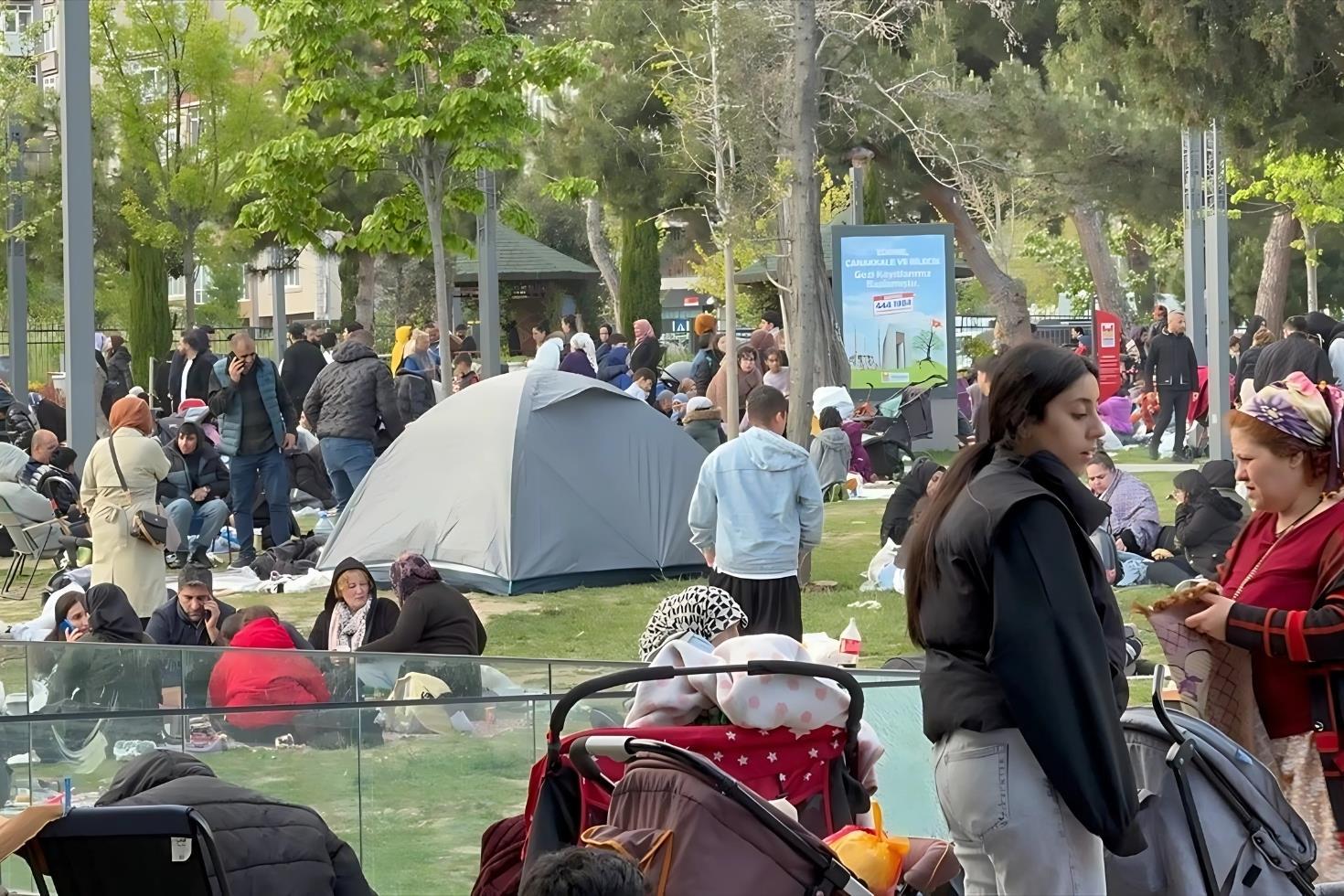 İstanbul güne 4.1 büyüklüğündeki depremle uyandı