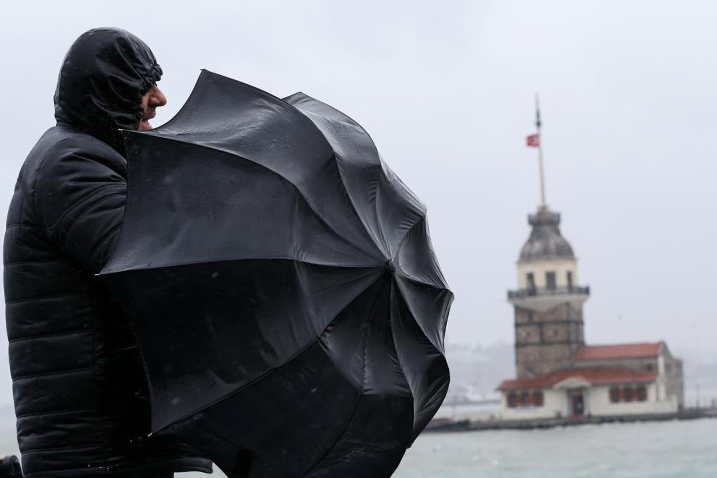 İstanbul Valiliğinden fırtına uyarısı! Saat verildi