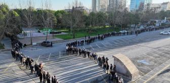 4 bin kişi sıraya girdi, metrelerce kuyruk oluştu