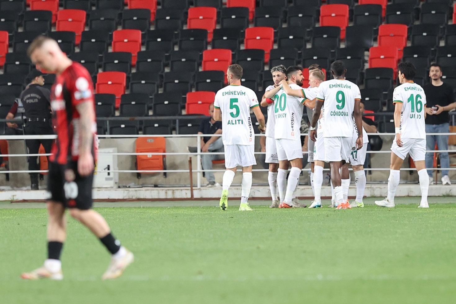 Küme düşme hattı karıştı! Tek golle hayati 3 puan